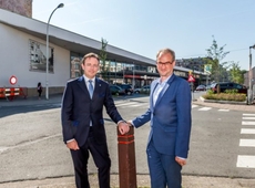 Burgemeester Bart De Wever en Tjerk Sekeris, districtsvoorzitter van Deurne.