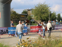 Kinderen palmen het Arenaplein in 'Deurne Koerst!'