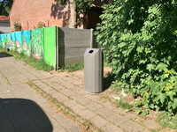Nieuwe locatie van de vuilbak aan één van de uitgangen van het Ertbruggebos in Deurne