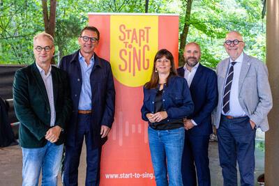 start to sing